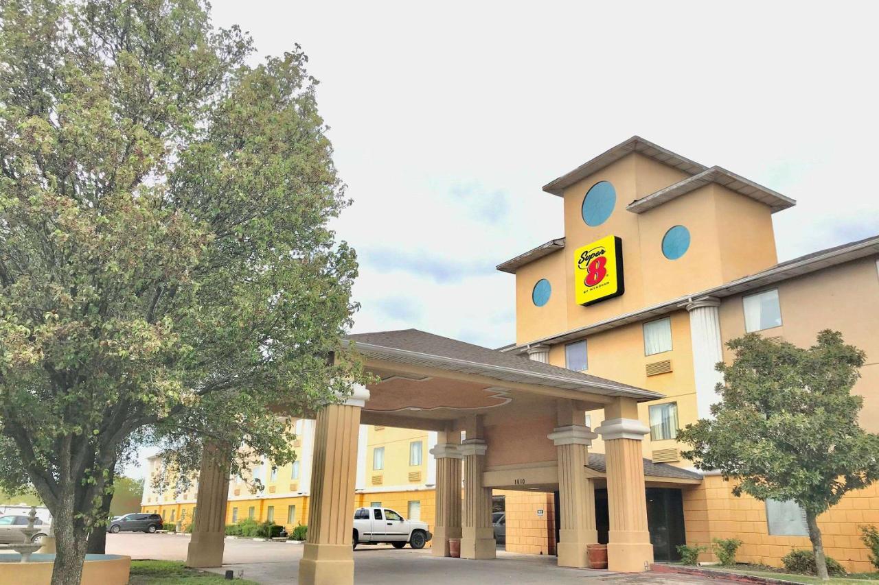 Super 8 By Wyndham Temple I-35 Hotel Kültér fotó